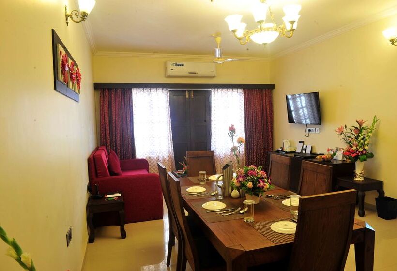 Отель Golden Tulip Candolim, Goa