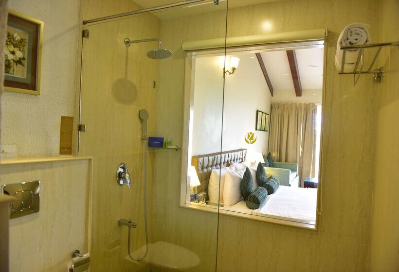 Отель Golden Tulip Candolim, Goa