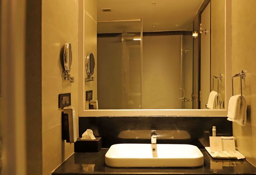 Отель Golden Tulip Candolim, Goa