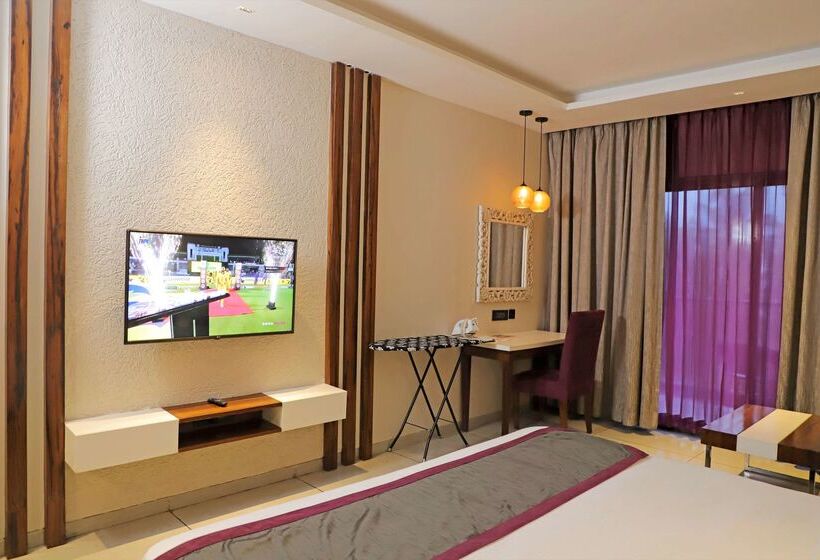 Отель Golden Tulip Candolim, Goa