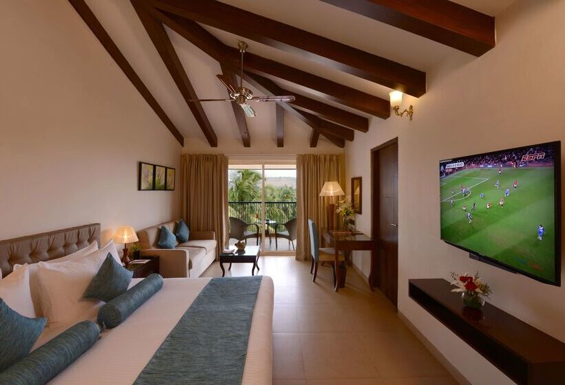 Отель Golden Tulip Candolim, Goa