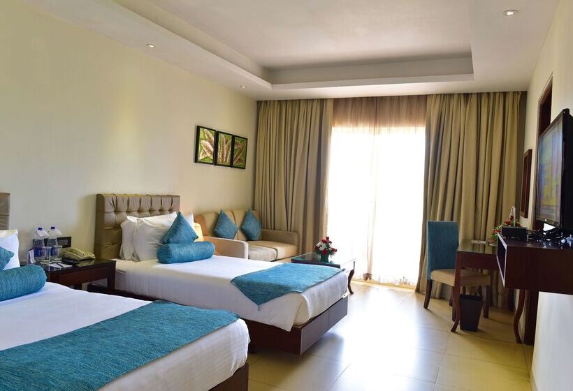 Отель Golden Tulip Candolim, Goa