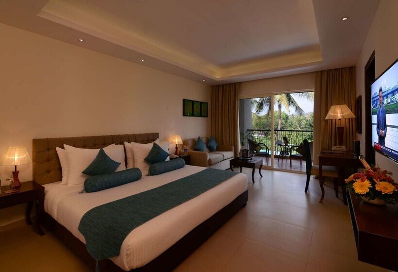 Отель Golden Tulip Candolim, Goa