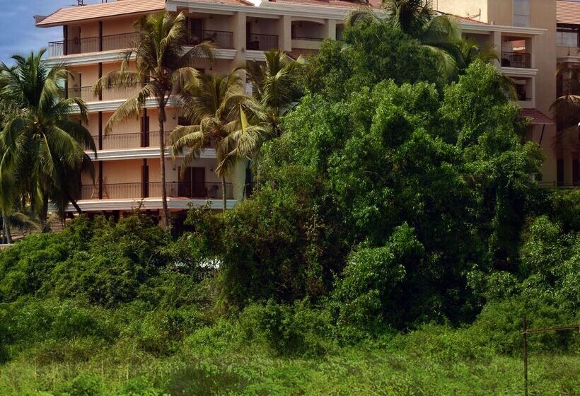 Отель Golden Tulip Candolim, Goa