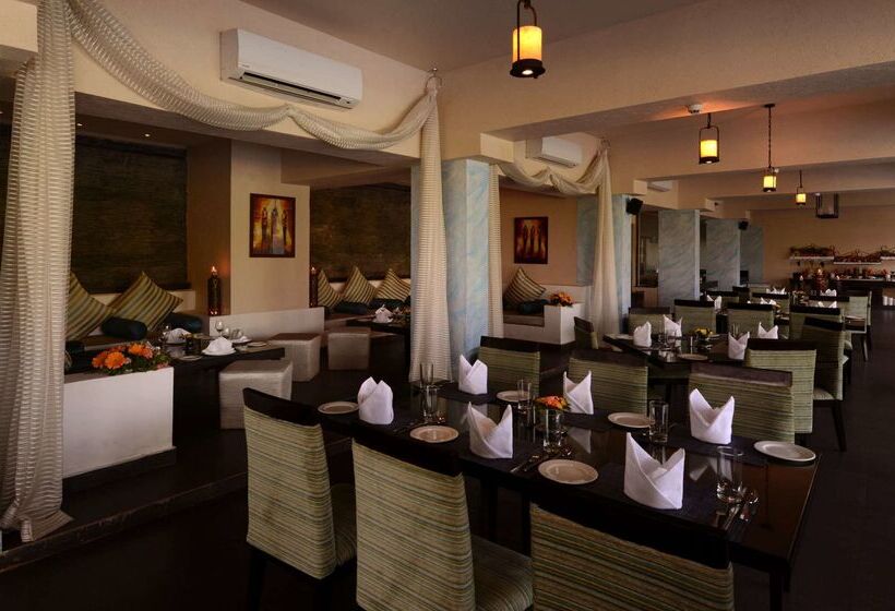 Отель Golden Tulip Candolim, Goa