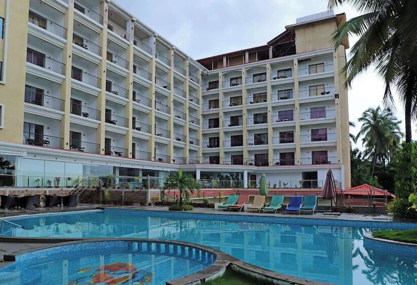 Отель Golden Tulip Candolim, Goa
