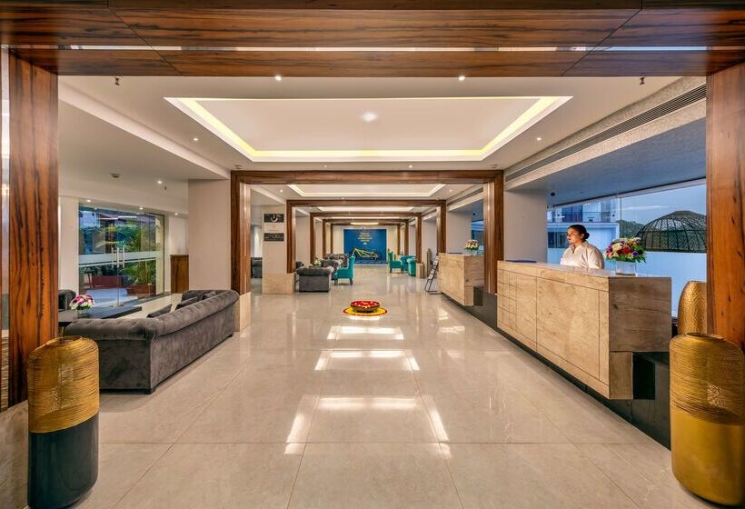 Отель Golden Tulip Candolim, Goa