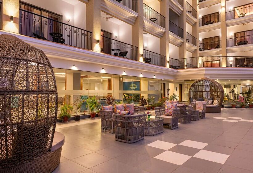 Отель Golden Tulip Candolim, Goa