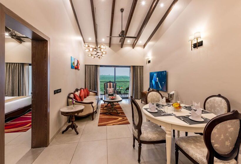 Отель Golden Tulip Candolim, Goa