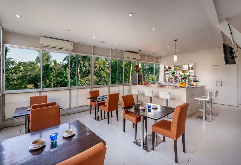 Отель Golden Tulip Candolim, Goa