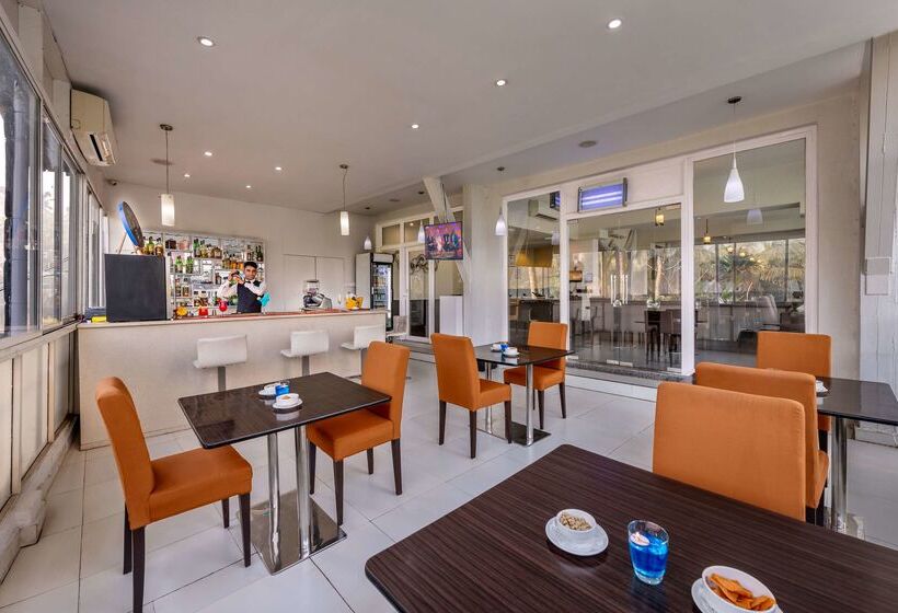 Отель Golden Tulip Candolim, Goa