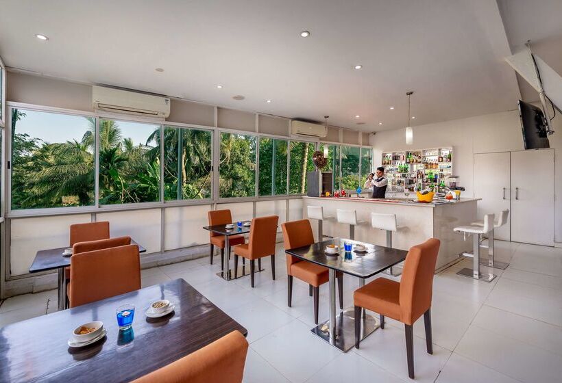 Отель Golden Tulip Candolim, Goa