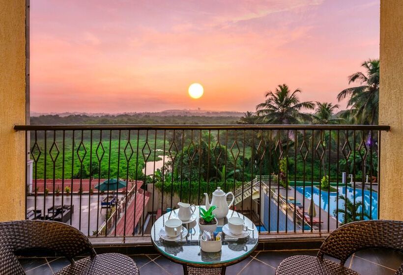Отель Golden Tulip Candolim, Goa