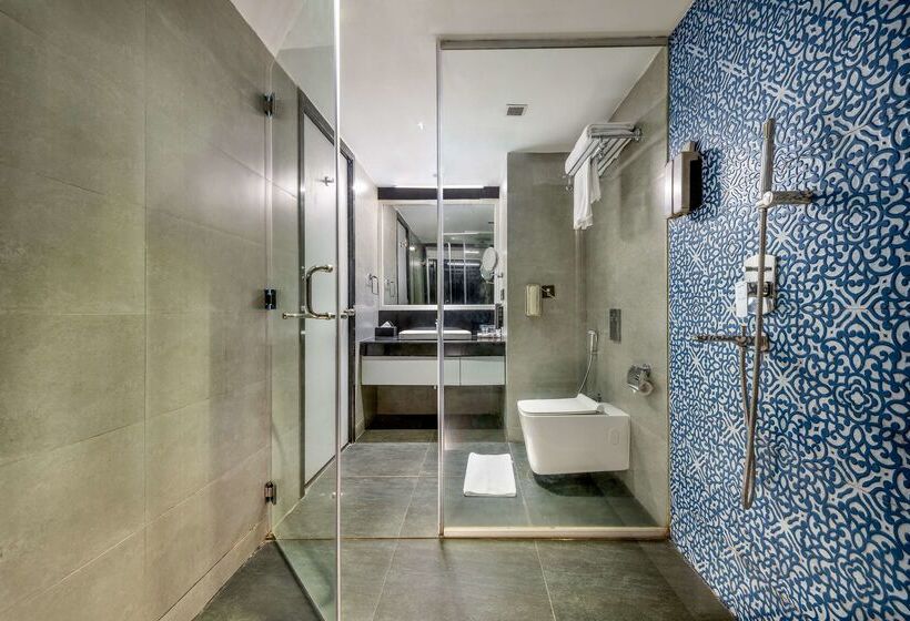 Отель Golden Tulip Candolim, Goa