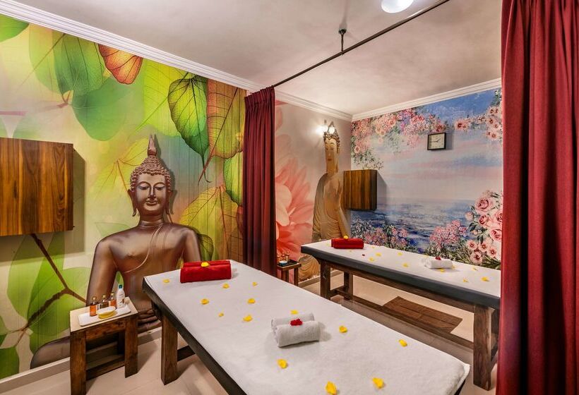 Отель Golden Tulip Candolim, Goa