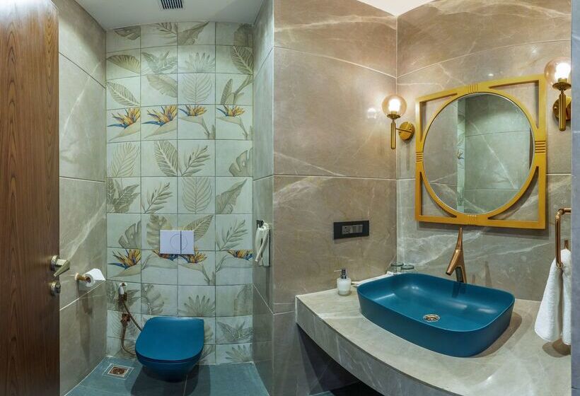 Отель Golden Tulip Candolim, Goa