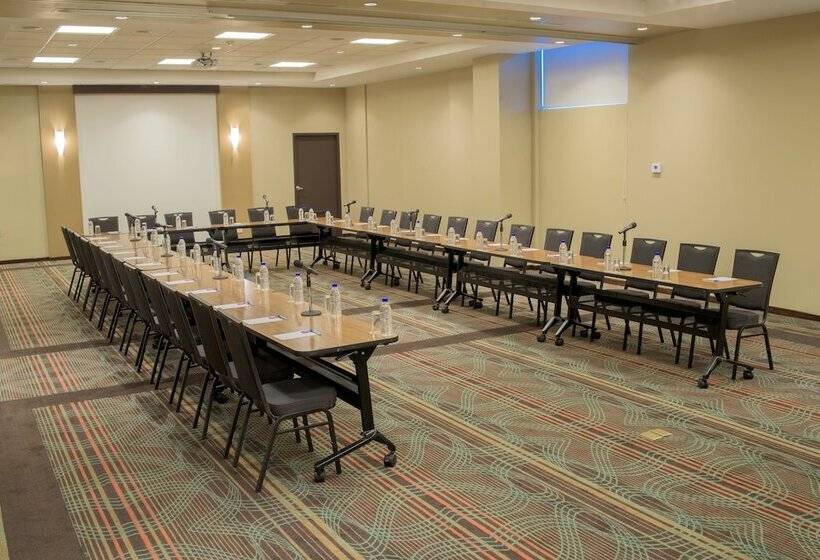 Отель Hyatt Place San Jose Pinares