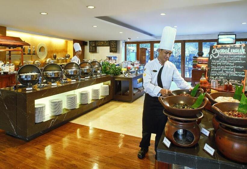 Jambuluwuk Malioboro Hotel Yogyakarta