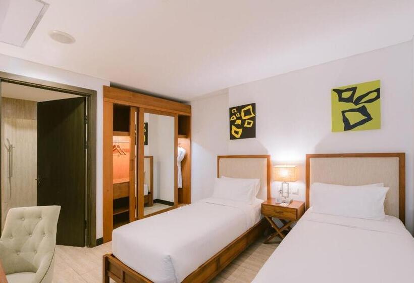 هتل Lv8 Resort