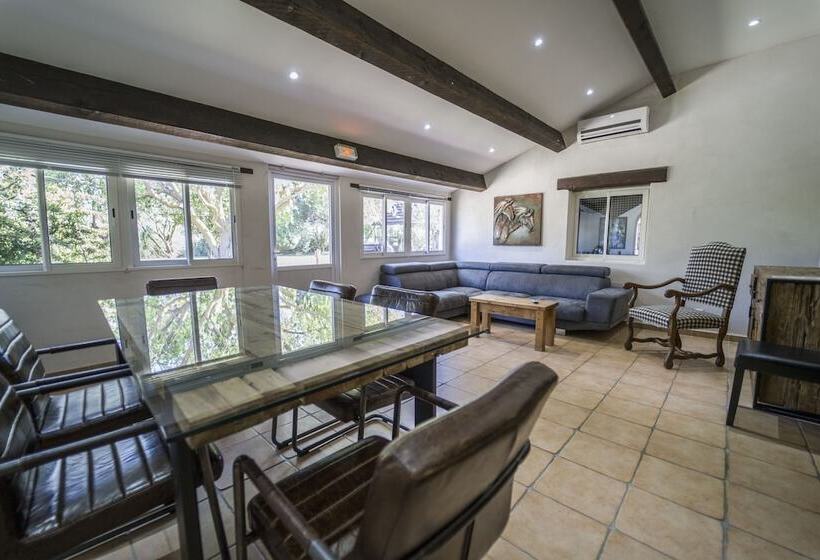 ホテル Mas De Calabrun