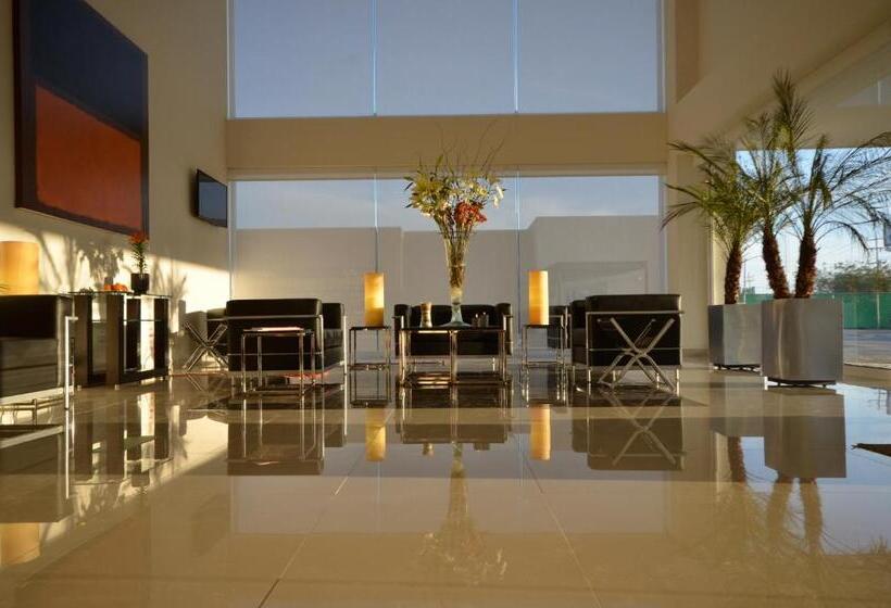酒店 Mision Express Monterrey Aeropuerto La Fe