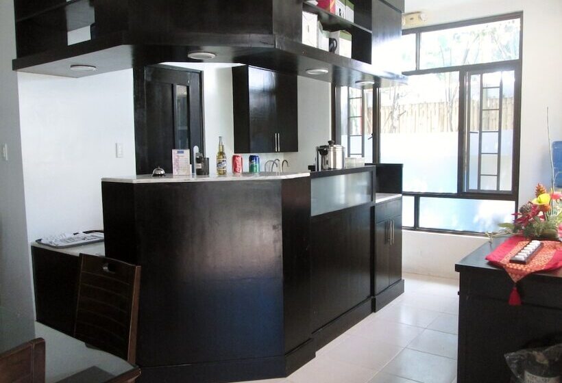 Hotel One Crescent Place