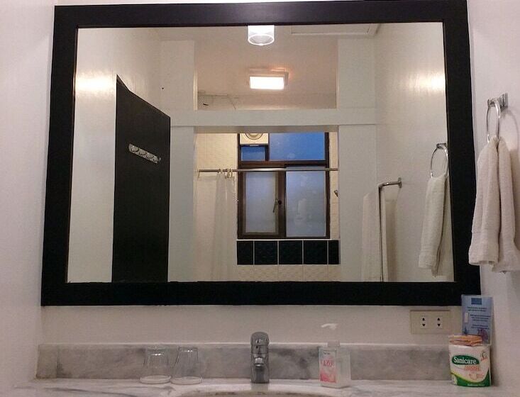 Hotel One Crescent Place