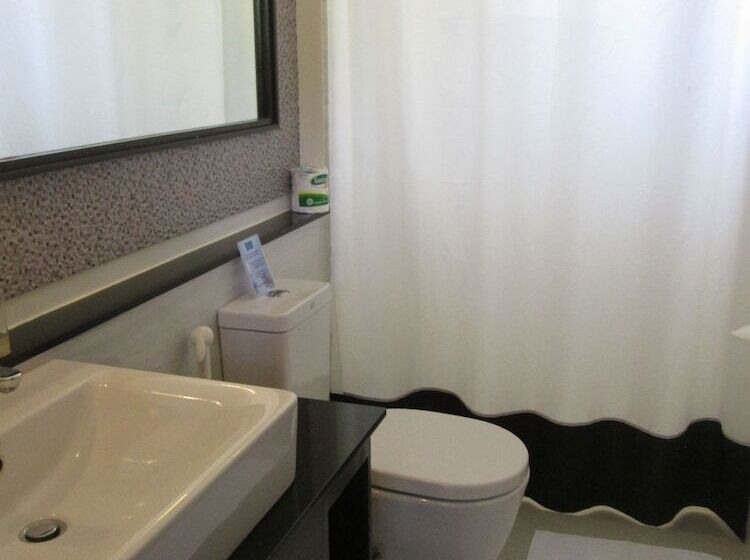 Hotel One Crescent Place