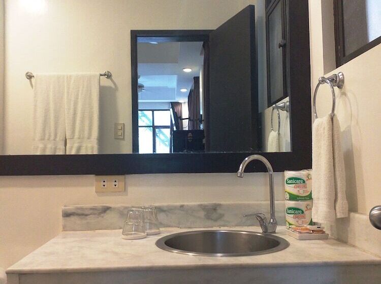 Hotel One Crescent Place