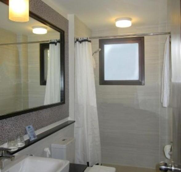 Hotel One Crescent Place