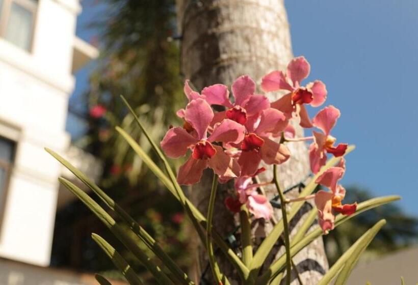 Hotel One Crescent Place