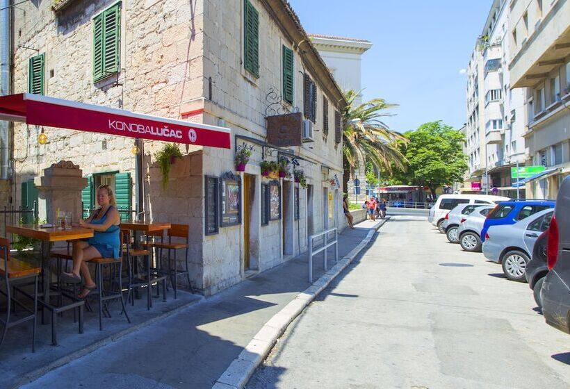 ホテル Royal Suites