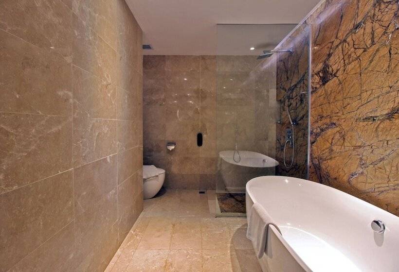 Swiss Belhotel Harbour Bay