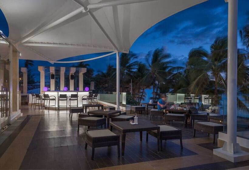 בית מלון כפרי The District Boracay