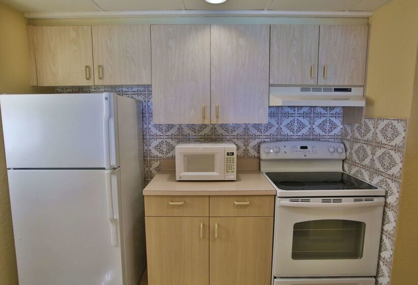 The Royal Islander - An All Suites Resort