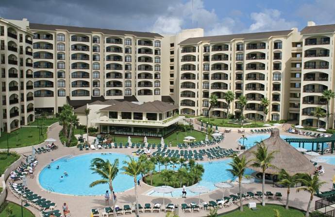 The Royal Islander - An All Suites Resort