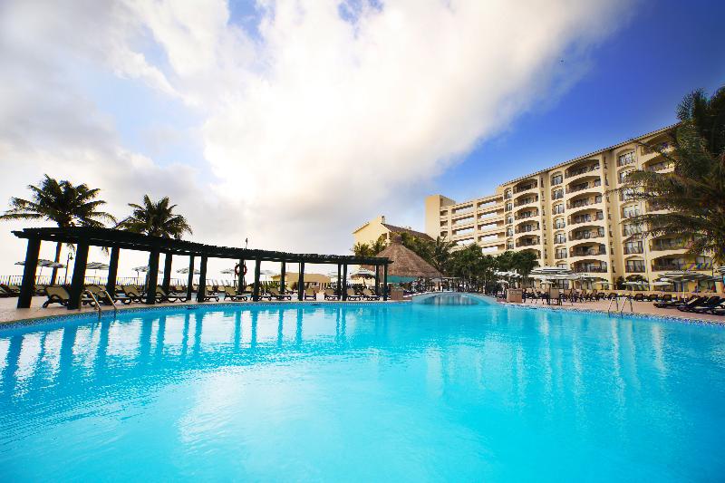 The Royal Islander - An All Suites Resort