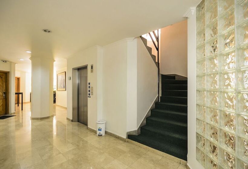 בית מלון כפרי Travelers Fontana Plaza