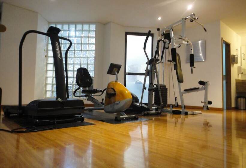 Отель Travelers Fontana Plaza