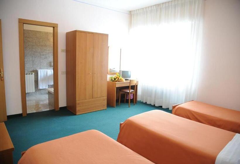 בית מלון כפרי Tre Castelli