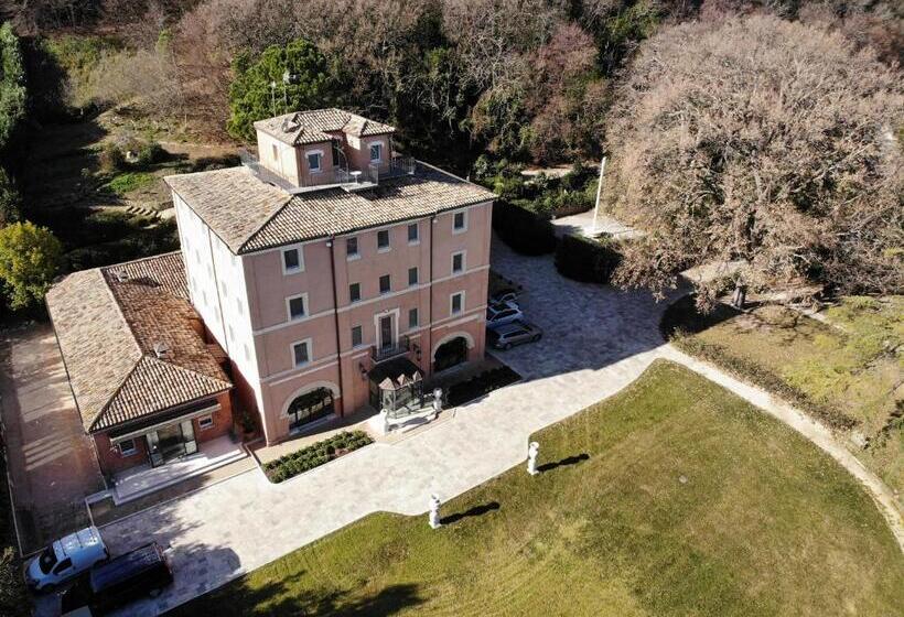 فندق Villa Lattanzi