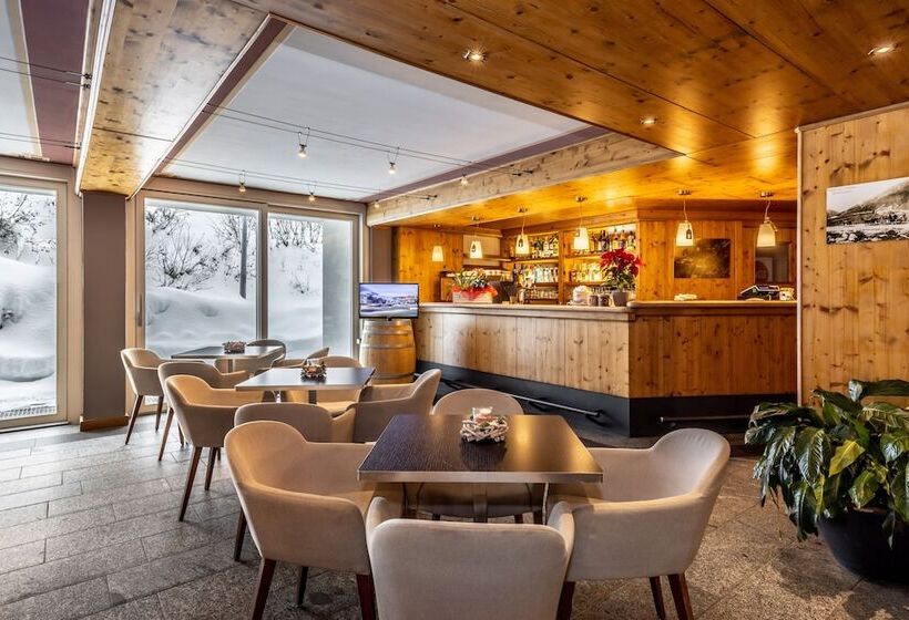 منتجع Piandineve