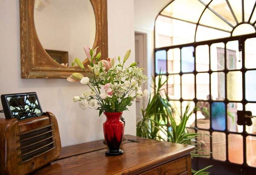 Romantic Hotel & Restaurant Villa Cheta Elite