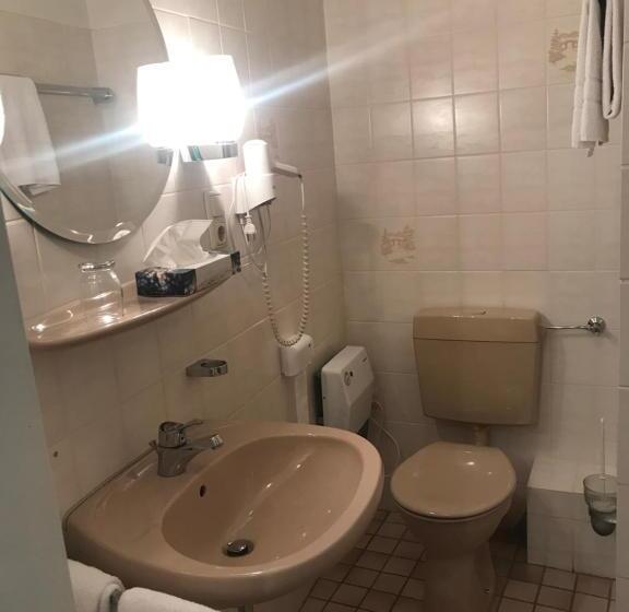 ユースホステル Gasthof Und Pension Zur Frischen Quelle