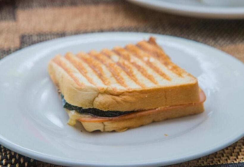 הוסטל Jardines Evans By Geh Suites