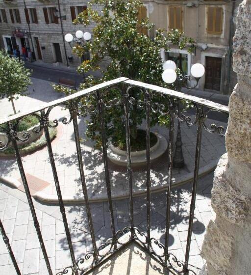 B&b Piazza Di L Ara