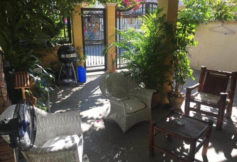 تختخواب و صبحانه Guesthouse Cavite