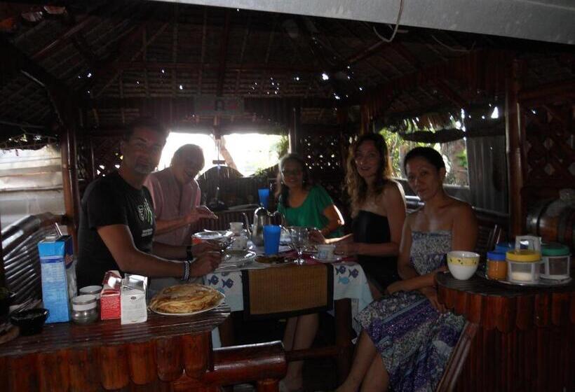 تختخواب و صبحانه Guesthouse Cavite