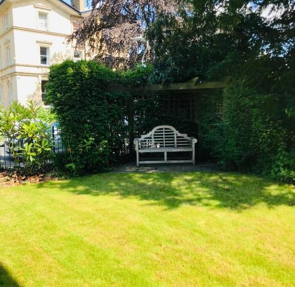 住宿加早餐  College View