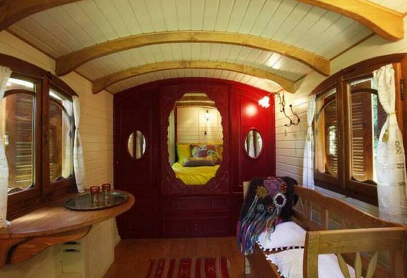 住宿加早餐  La Hulotte